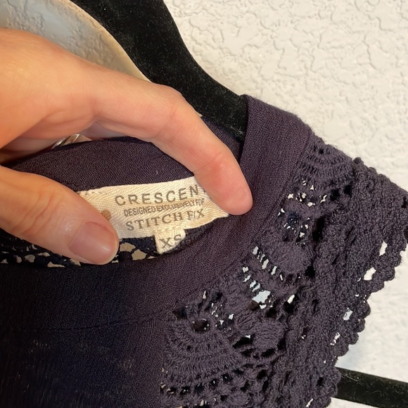 Crescent by Stitch Fix Navy sleeveless blouse with crocheted detail and buttons - Picture 2 of 6